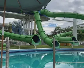 Salva-vidas de parque aquático morre após ser sugado por ralo em piscina