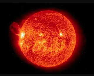 Tempestade solar chega nesta semana após explosão no Sol