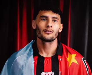 Vitória anuncia meia argentino que atuou na última Copa Libertadores