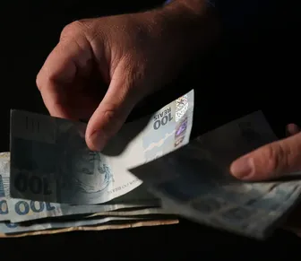 Bolso cheio! Salvador antecipa pagamento do salário de junho