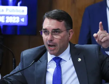 Flávio questiona ida do pai para Papuda e alega risco de morte - Imagem