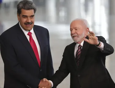 Esquerda condena ataque dos EUA, mas direita celebra “fim” de Maduro - Imagem