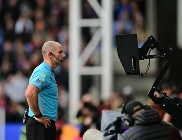 Fim da cera e VAR todo-poderoso: novas regras do futebol para a Copa - Imagem