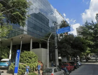 Incêndio atinge hospital famoso e pacientes são retirados às pressas - Imagem