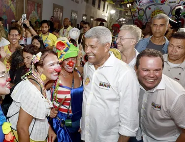 Jerônimo prestigia abertura oficial do Carnaval do Pelourinho - Imagem