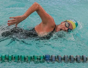 Aos 70 anos, Desirée cruzará sozinha Mar Grande-Salvador encerrando um ciclo - Imagem