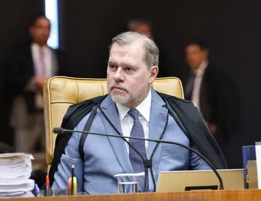 Banco Master: Lula se irrita e defende saída de Toffoli do STF - Imagem