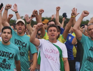 Passarela é interditada por risco de desabamento em ato de Nikolas Ferreira - Imagem