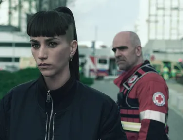 Fugindo do Carnaval? 4 séries viciantes da Netflix para ver em casa - Imagem