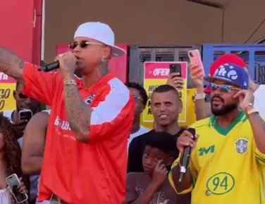 Léo Santana surpreende fãs e faz apresentação em bar de Salvador - Imagem