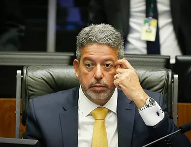 Lira entra na disputa ao Senado e deixa em aberto apoio ao Planalto - Imagem