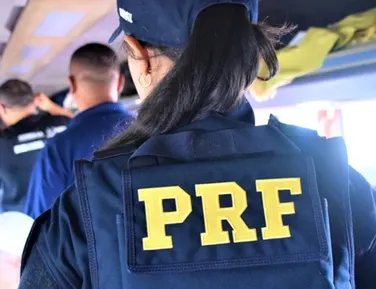 Procurado por matar a mãe na Bahia é preso em ônibus durante fiscalização - Imagem