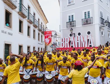 Batismo baiano de Ancelotti: percussionistas do Olodum dão boas-vindas ao técnico - Imagem