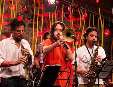 Praia do Forte recebe 4 dias de jazz grátis com blues ao pôr do sol - Imagem