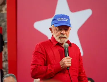 PT leva bloco de carnaval às ruas de olho na reeleição de Lula - Imagem