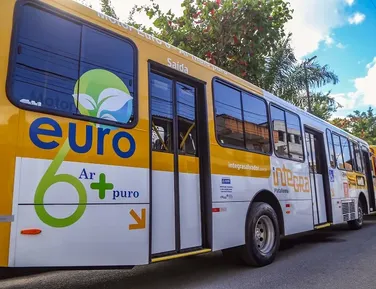 Rodoviário em surto rouba ônibus do transporte público de Salvador - Imagem