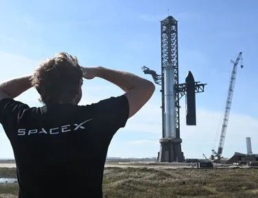 SpaceX, empresa de Elon Musk, quer construir cidade na Lua até 2036 - Imagem