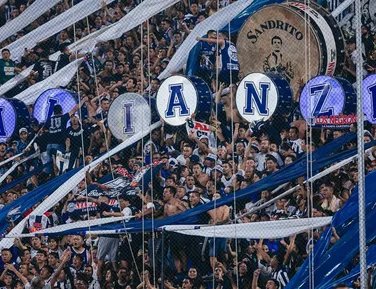 Torcida invade CT e agride atletas após escândalo de violência sexual - Imagem