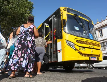 Circulação de ônibus segue suspensa no bairro da Santa Cruz nesta sexta - Imagem