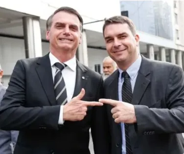 Antes de cirurgia, Bolsonaro escreve carta e confirma pré-candidatura de Flávio - Imagem