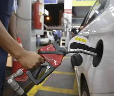 Gasolina, diesel e gás ficam mais caros em 2026 com aumento do ICMS - Imagem
