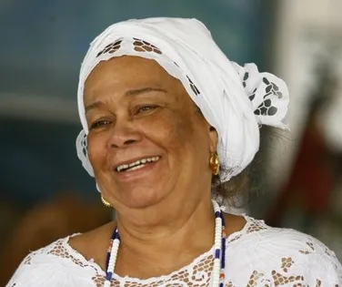 Autoridades e classe artística lamentam morte de Mãe Carmem - Imagem