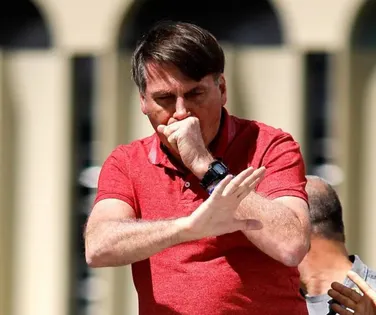 Bolsonaro passa por nova cirurgia após volta de soluços - Imagem