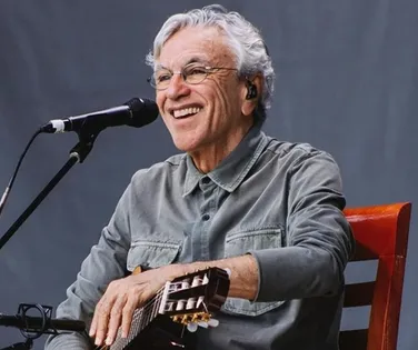 Caetano Veloso surpreende e convoca brasileiros para novo ato político - Imagem