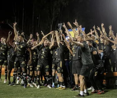 Campeão da Série B com o Vitória é anunciado por gigante nordestino - Imagem