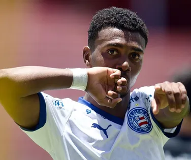 Com gol de joia, Bahia goleia o América-SP e assegura a liderança - Imagem