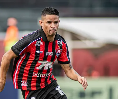 Coritiba tenta atravessar o Vitória para contratar Erick; saiba mais - Imagem