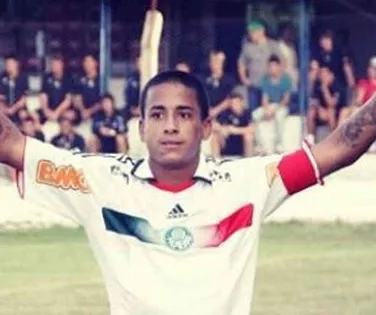 De novo? Ex-jogador do Palmeiras é investigado por negociar armas - Imagem