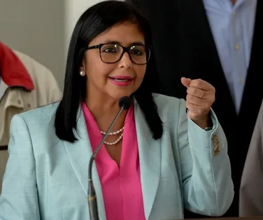 Delcy assume Presidência enquanto Trump fala em governar a Venezuela - Imagem