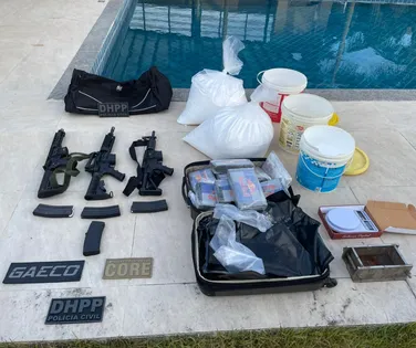 Depósito com drogas e fuzis é descoberto na Bahia e prende liderança criminosa - Imagem