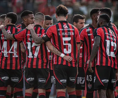 Do inferno ao alívio: a turbulenta temporada do Vitória em 2025 - Imagem