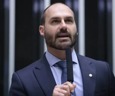 Bolsonaro Free? Eduardo vai até local sagrado em Israel e faz pedido - Imagem