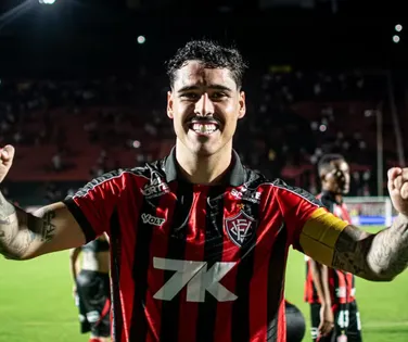 Em lágrimas, Lucas Halter expõe drama da permanência do Vitória - Imagem