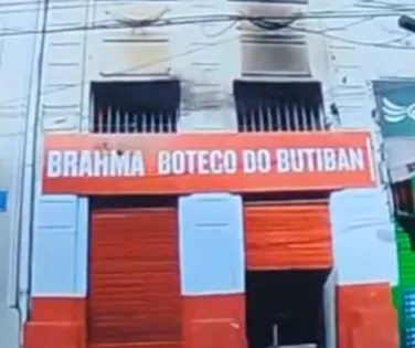 Estabelecimento localizado em casarão pega fogo no Centro de Salvador - Imagem
