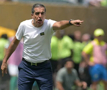 Ex-Bahia tem mala cheia de camisas de times brasileiros furtada - Imagem