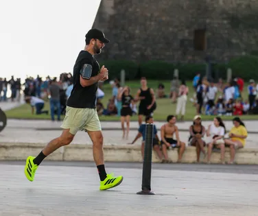 Exercício ao ar livre em salvador: o que é essencial para evitar acidentes e mal-estar - Imagem