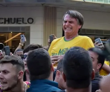 Filme de Bolsonaro: veja gravação da cena da facada - Imagem