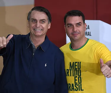 Flávio Bolsonaro cita Deus ao reagir a missão política para "salvar nação" - Imagem