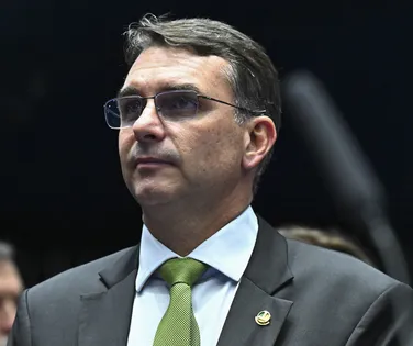 Líderes do centrão detonam escolha de Bolsonaro por Flávio ao Planalto - Imagem