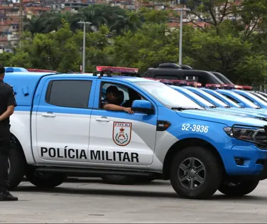 Três PMs são presos suspeitos de roubarem 11 celulares em abordagem - Imagem