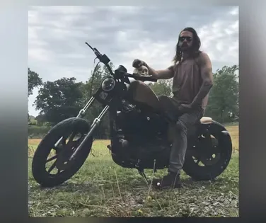 Homem é preso com mais de 100 crânios após violar cemitério histórico - Imagem