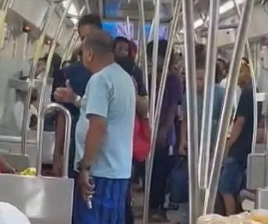 Homem saca arma de fogo durante briga no metrô de Salvador; veja - Imagem
