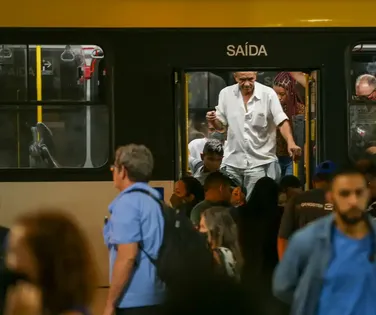 Catraca livre nos ônibus durante o domingo começa a valer - Imagem