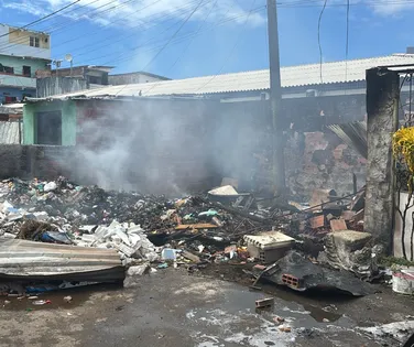 Incêndio de grandes proporções destrói comércio ao lado da UPA de São Marcos - Imagem