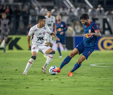 Irreconhecível, Vitória é goleado pelo Bragantino e retorna ao Z-4 - Imagem