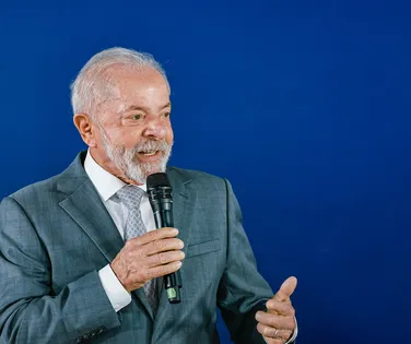 Lula confirma veto em projeto que reduz pena de Bolsonaro - Imagem